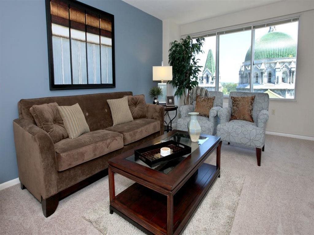 Interiors- Apartments With Views at Towne House, St. Louis