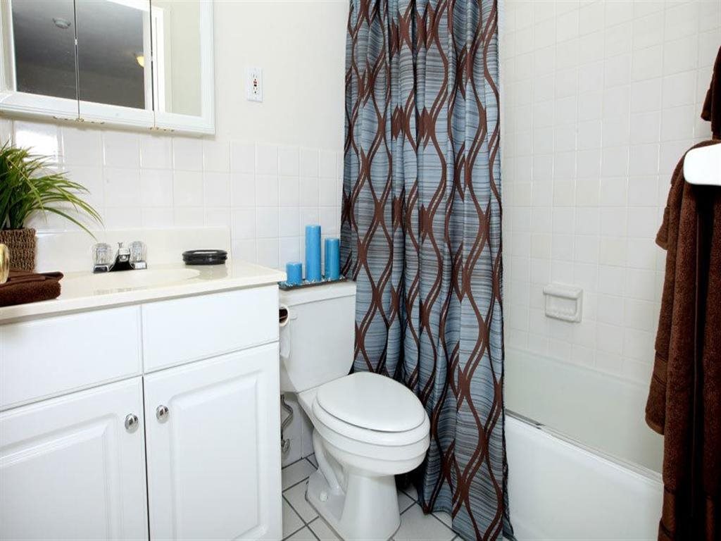 Interiors- Luxurious Bathrooms at Towne House, Missouri, 63108
