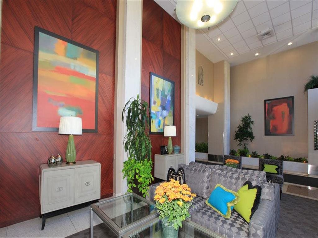 Amenities- Resident Lounge at Towne House, St. Louis