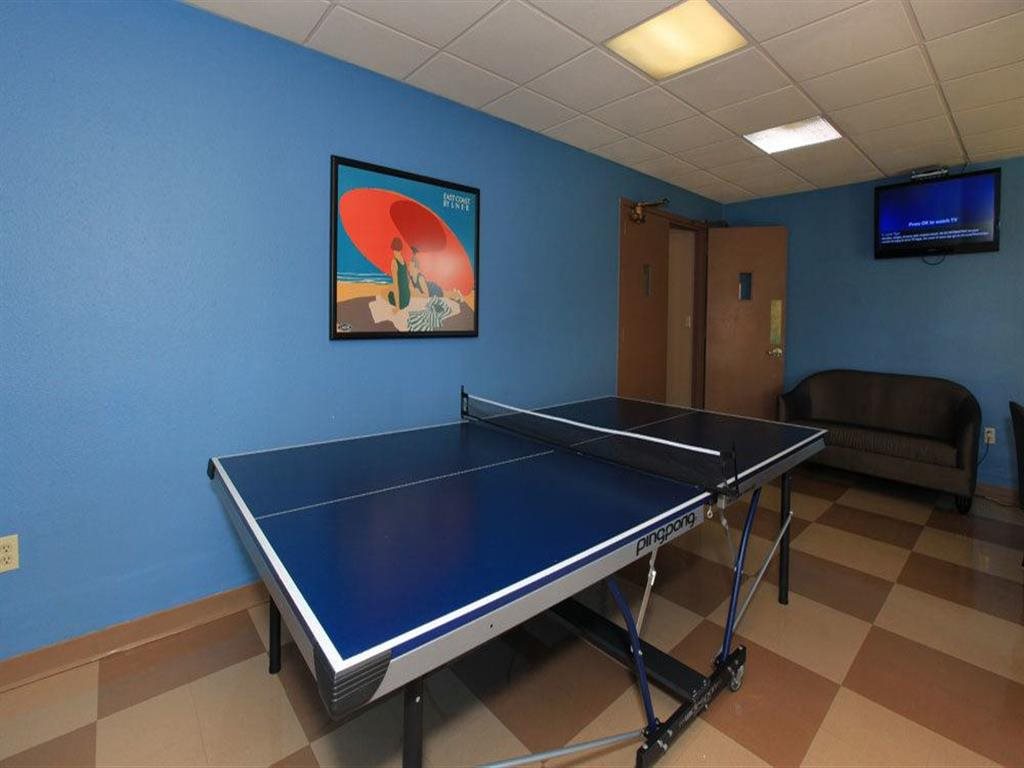 Amenities- Gaming Lounge at Towne House, Missouri