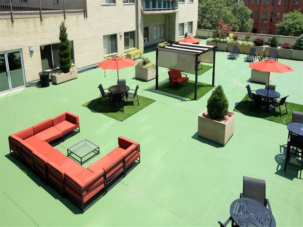 Amenities- Outdoor Lounge at Towne House, St. Louis, 63108