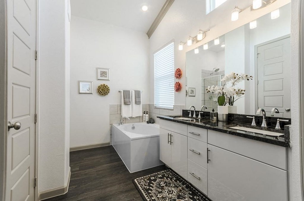 Luxurious Bathrooms at Villages of Georgetown, Texas