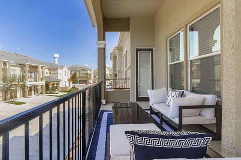 Spacious, Landscaped Patio and Private Courtyard at Berkshire Lakeway, Lakeway, 78738