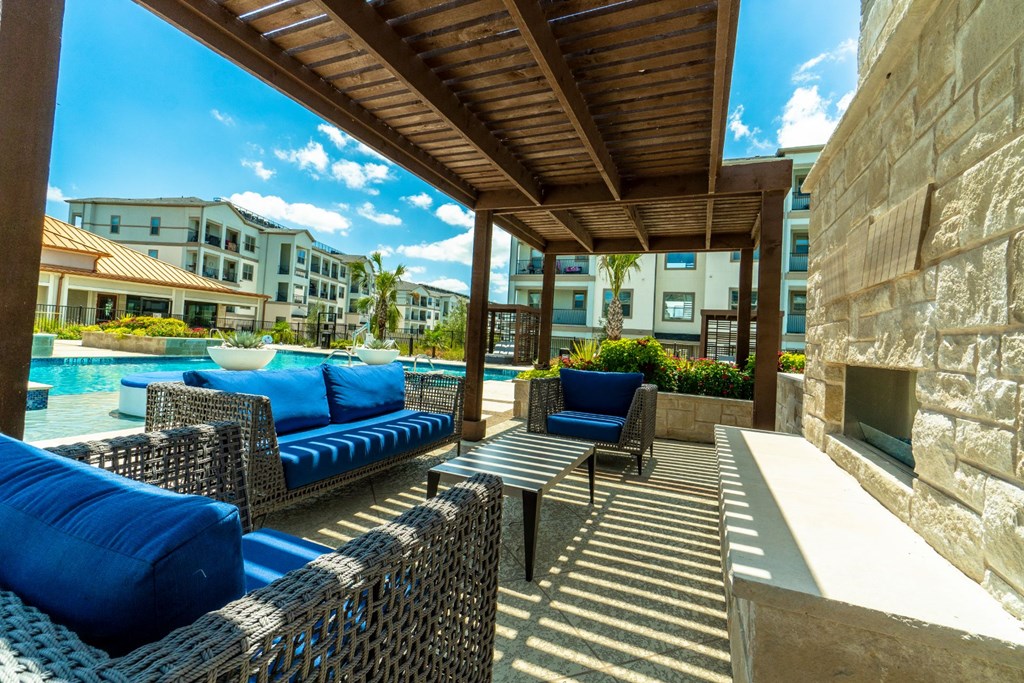 outdoor lounge at Park at Bayside apartments