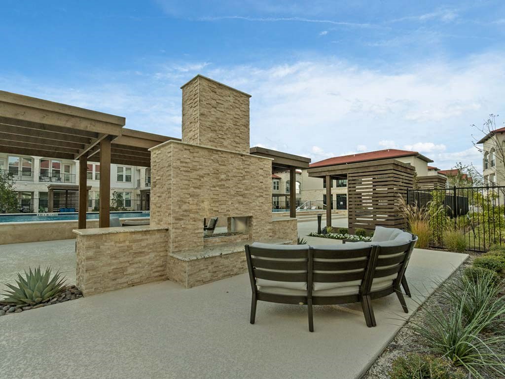 Outdoor grill1 at Reveal at Lake Ridge, Texas