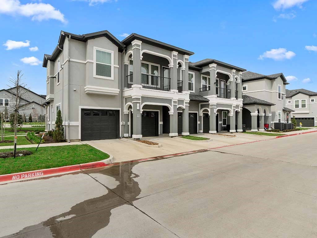 Exterior view1 at Reveal on the Lake, Rowlett, Texas