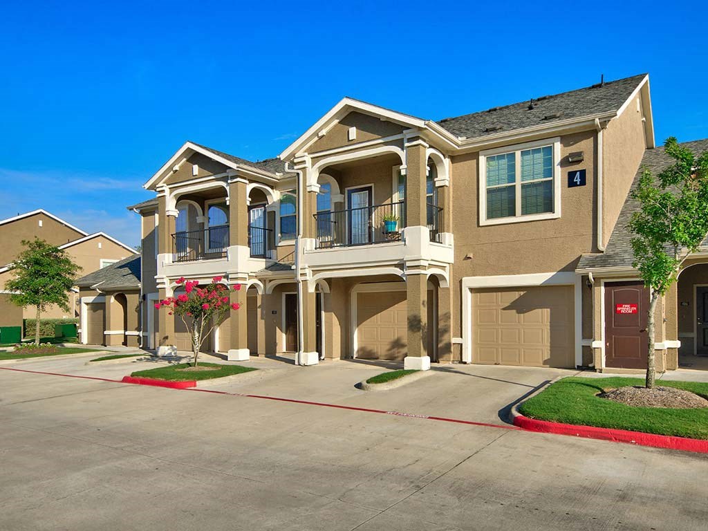 Exterior building view at Villages of Magnolia, Magnolia, Texas