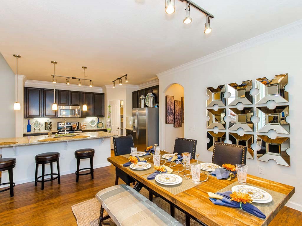 Dine in at Villages of Magnolia