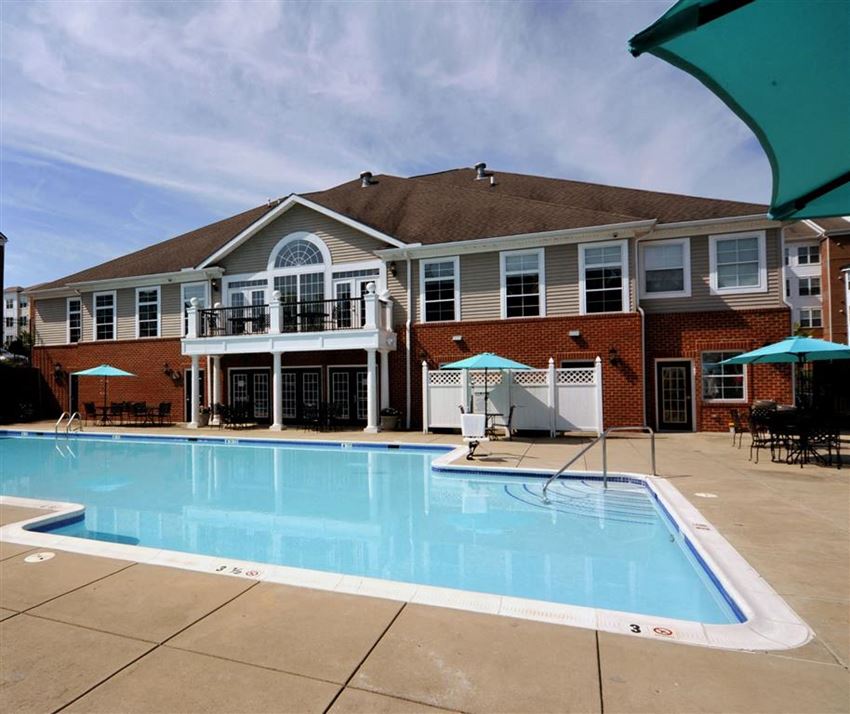 Metro Place At Town Center Apartments, 4300 Telfair Blvd