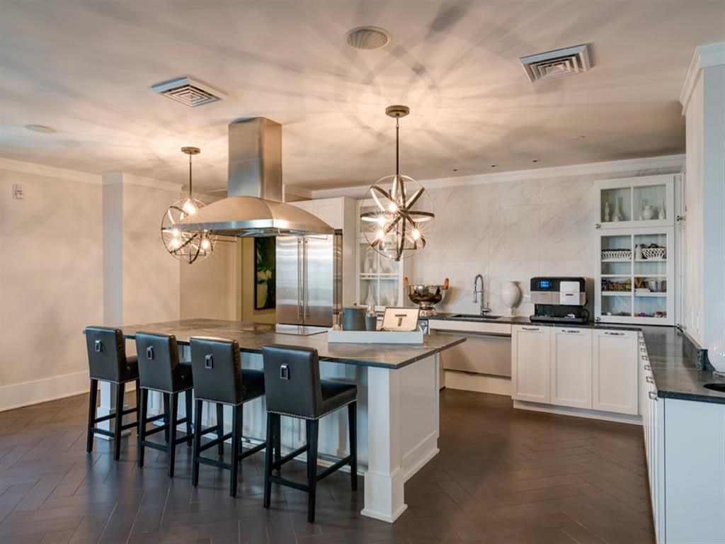 Entertaining Kitchen at Berkshire Dilworth, Charlotte
