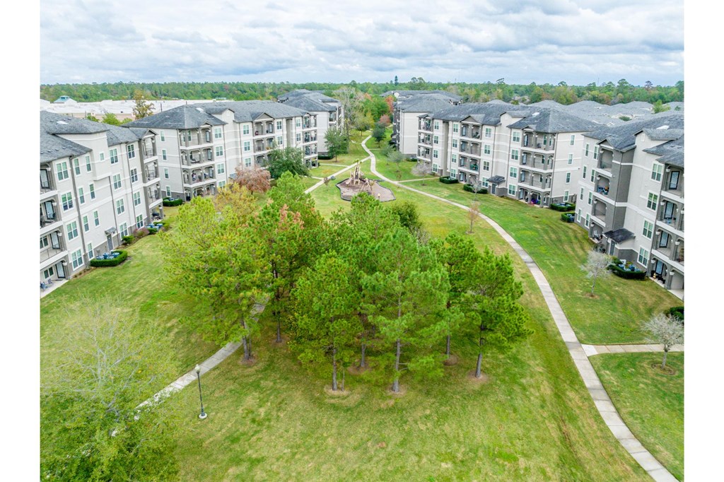 exterior view of Park at Magnolia apartments in Magnolia, TX 77354