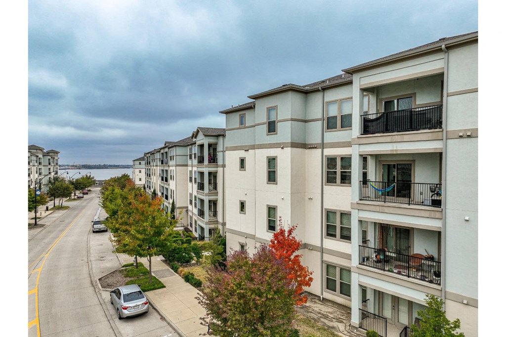 exterior building view of Park at Bayside apartments