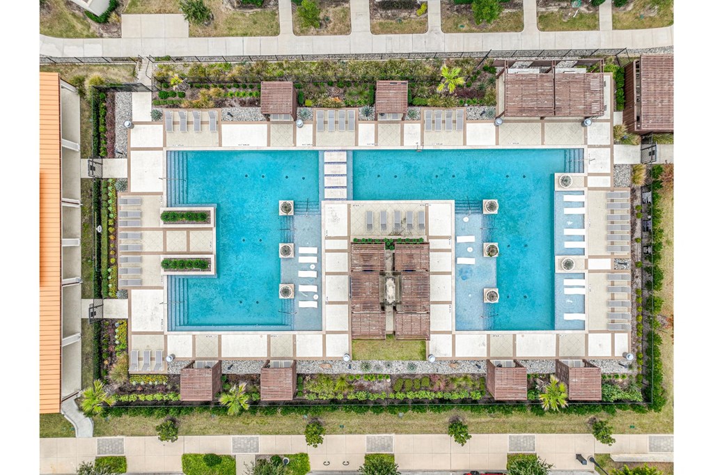 aerial view of swimming pool at Park at Bayside apartments