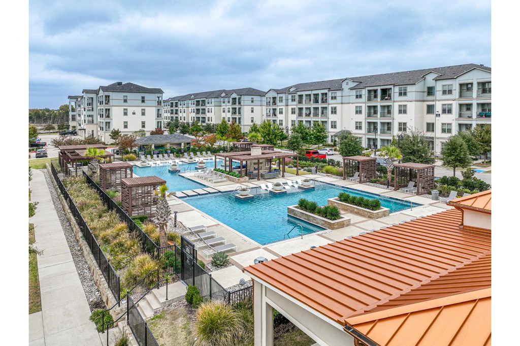 aerial view of the swimming pool at Park at Bayside apartments