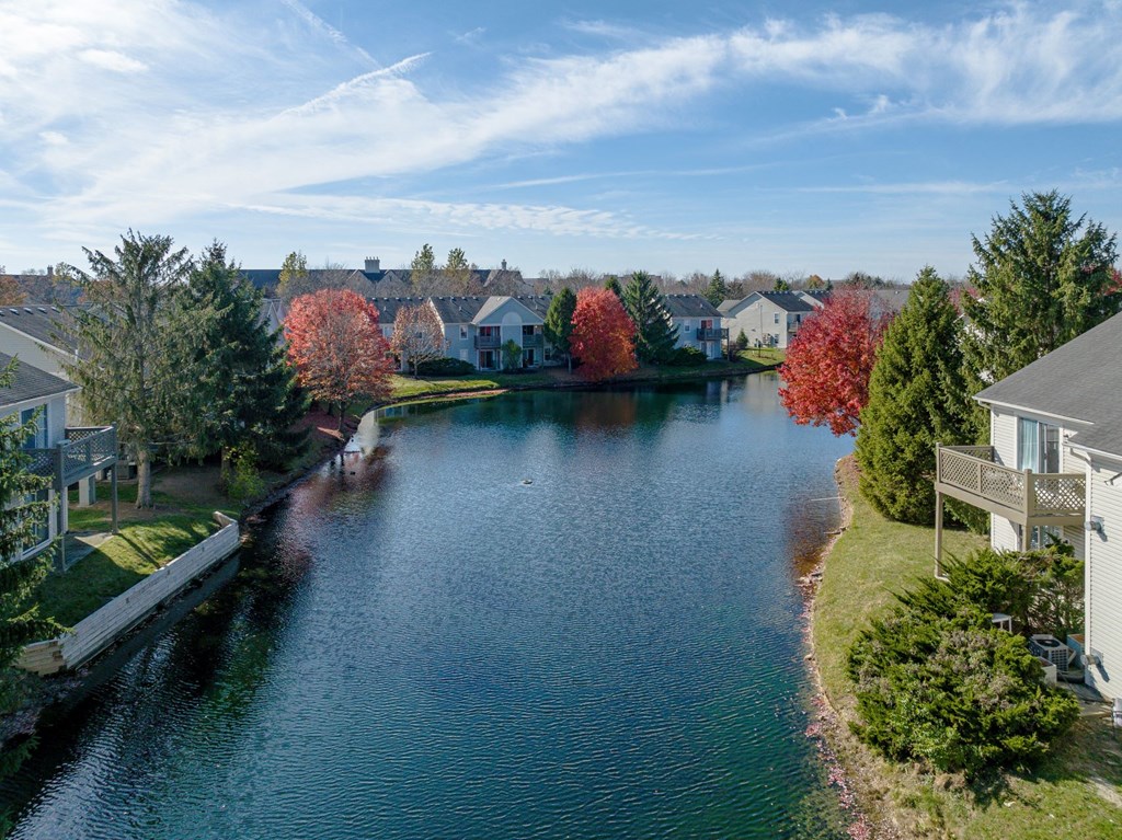 Perimeter Lakes apartments lake view