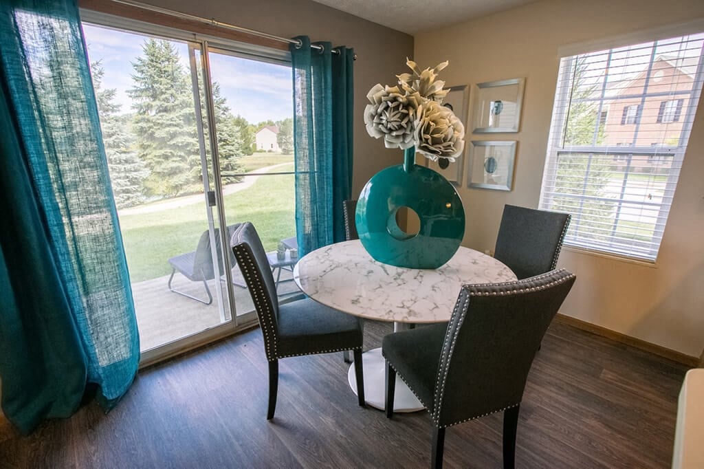 Elegant Dining Space Elegant Dining Space at Perimeter Lakes Apartments, Dublin, Ohio