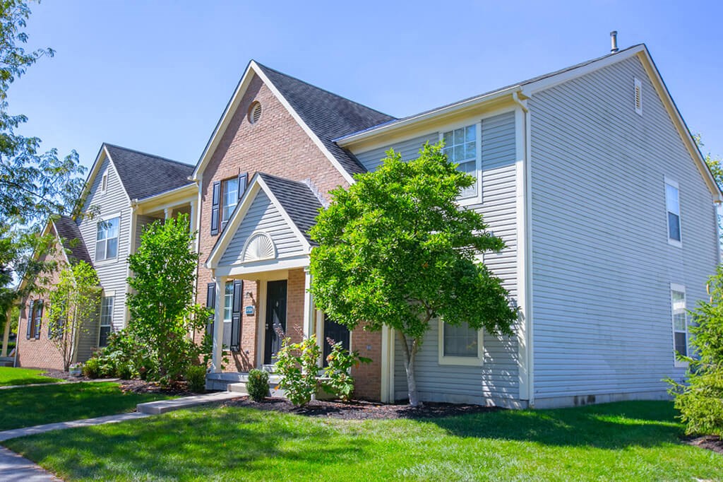 Elegant Exterior View at Perimeter Lakes Apartments, Dublin, OH, 43017