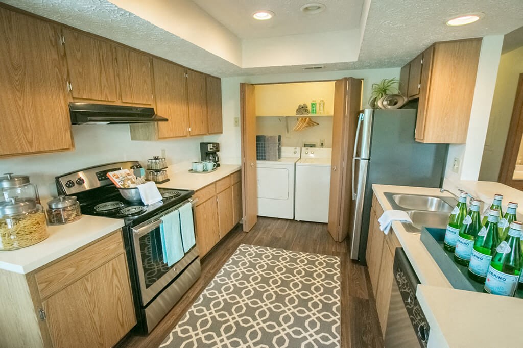 Fully Equipped Kitchen at Perimeter Lakes Apartments, Dublin, OH