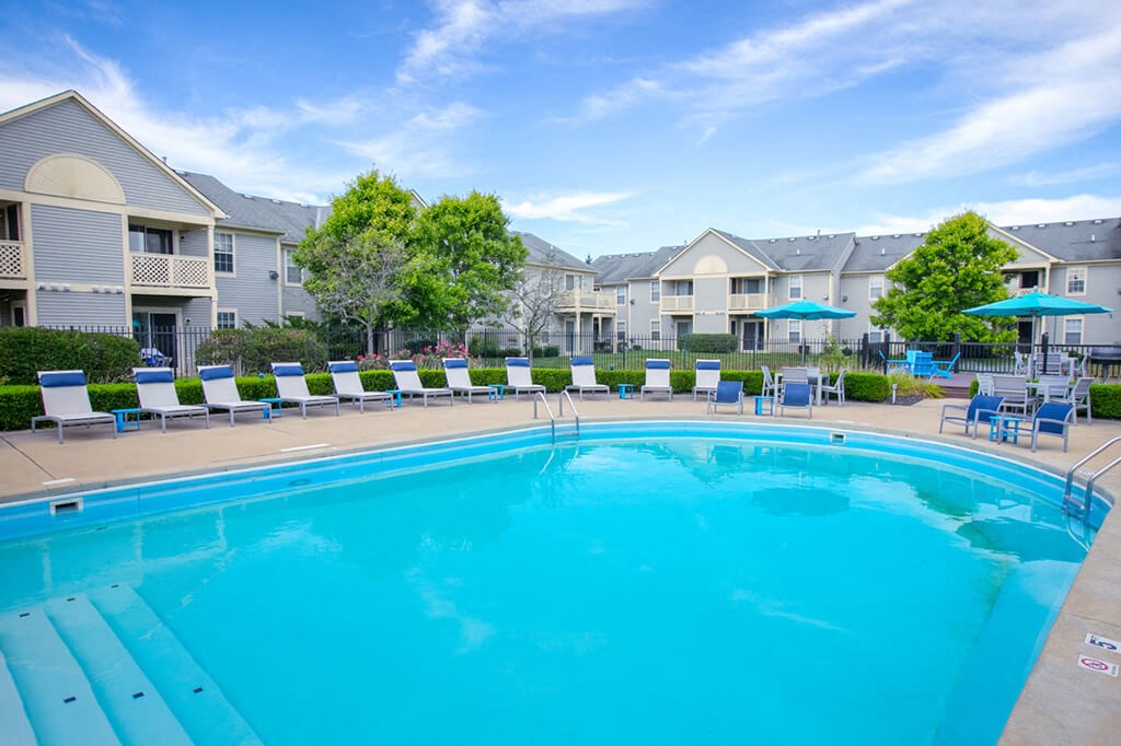 Outdoor Swimming Pool at Perimeter Lakes Apartments, Dublin, Ohio
