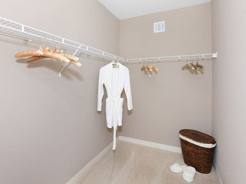 Apartments with Spacious Closets in Quincy MA-12 Highpoint Circle Quincy, MA 02169