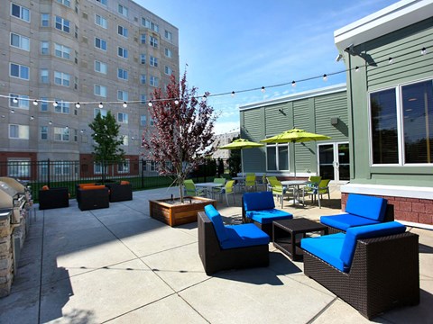 HighPoint Apartments Outdoor Kitchen, & BBQ, & Outdoor Living Room