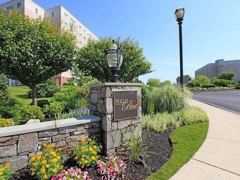 Apartments in Quincy MA near Downtown Boston with Free Shuttle to MBTA to Boston