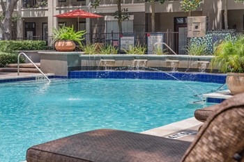 Sparkling Swimming Pool at The Plaza Museum District, Houston - Photo Gallery 21