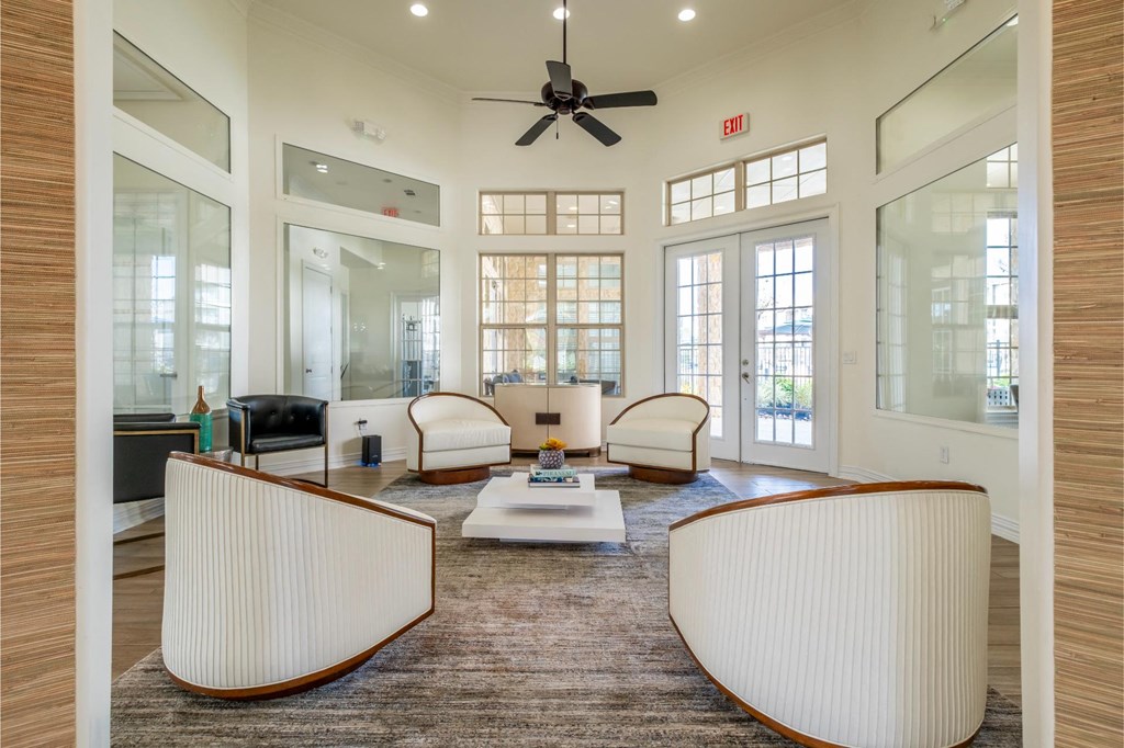 social lounge with comfortable seating at Retreat at Magnolia apartments