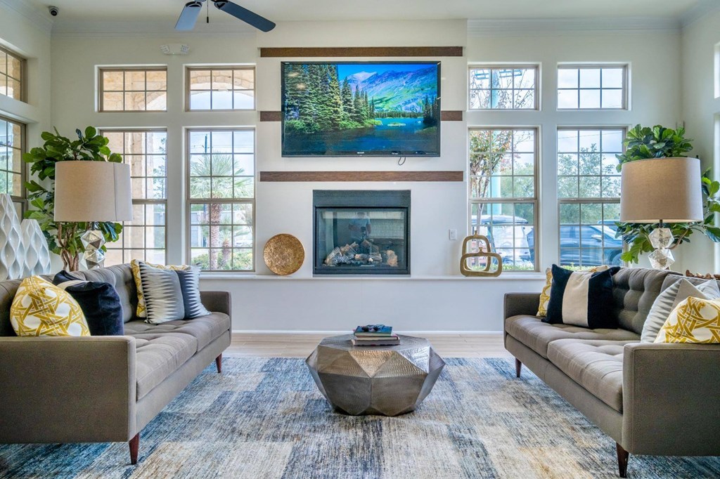 social lounge at Retreat at Magnolia apartments