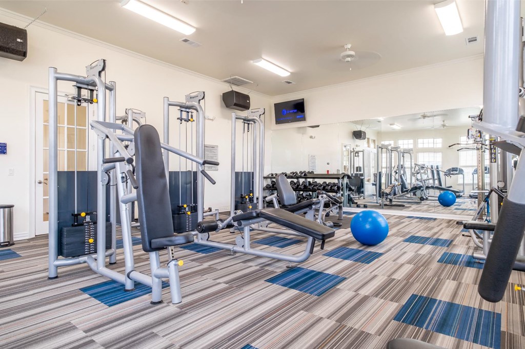 fitness center with free weights at Retreat at Magnolia apartments