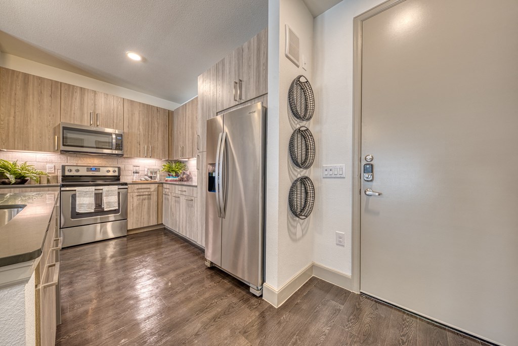 Efficient Appliances In Kitchen at Retreat at the Rim, San Antonio, 78287