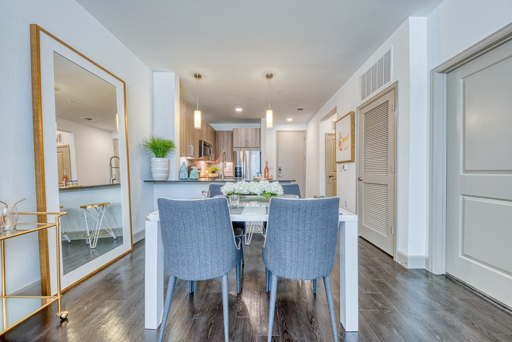 Fitted Kitchen With Island Dining at Retreat at the Rim, San Antonio, 78287