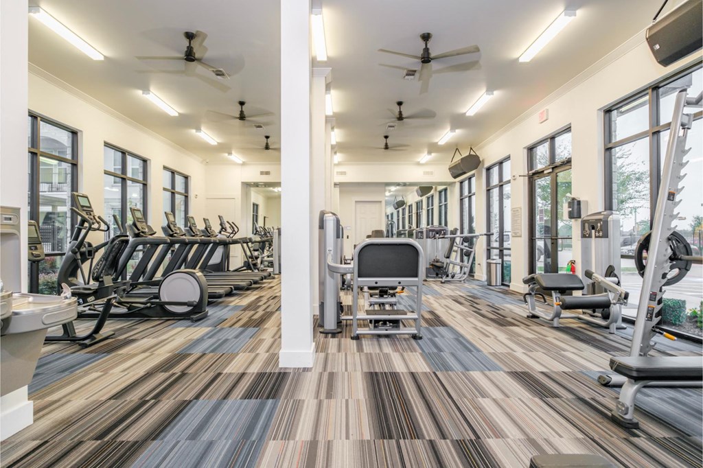 the fitness center at reveal Lake Ridge