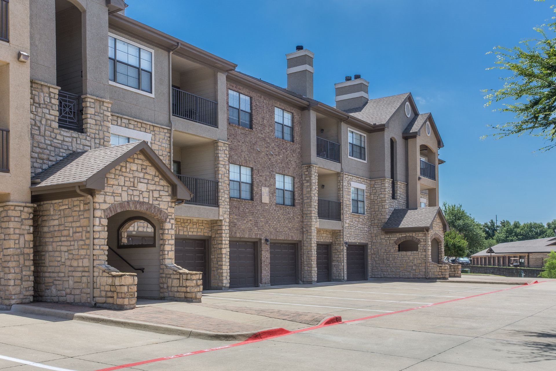 Apartments in North Garland, TX Stoneleigh Spring Creek