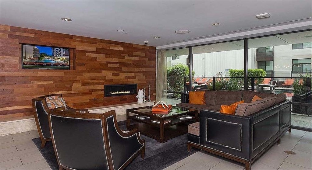 Resident Lounge With TV at Berkshire Riverview, Austin, TX, 78741