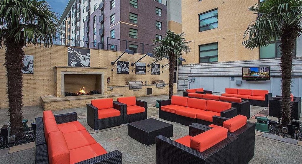 Outdoor Fireplace at Berkshire Riverview, Austin, 78741