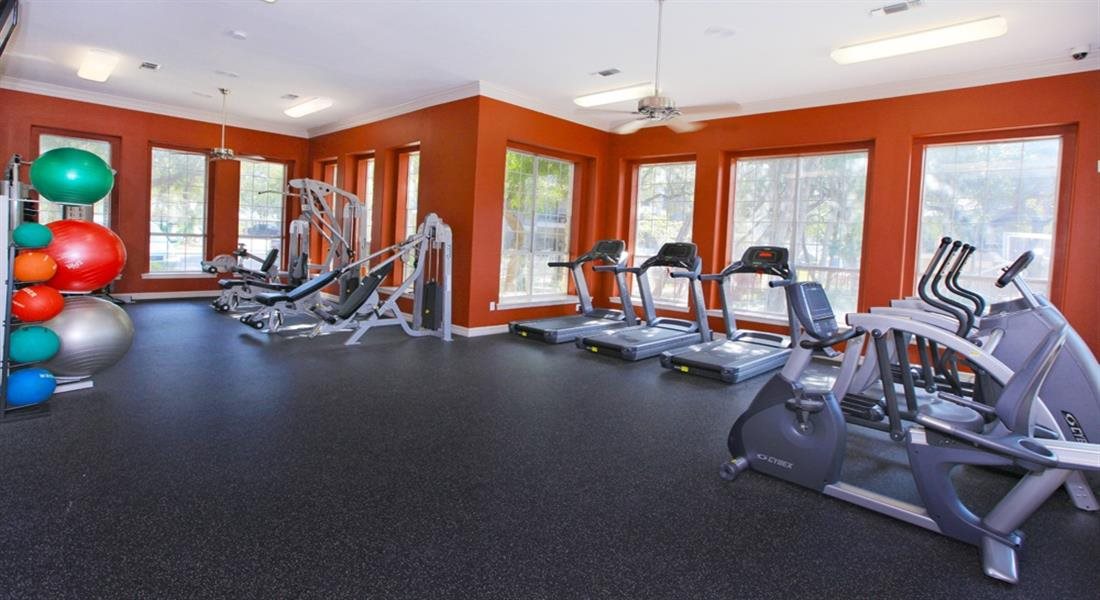 Amenities Fitness Center with Cardi