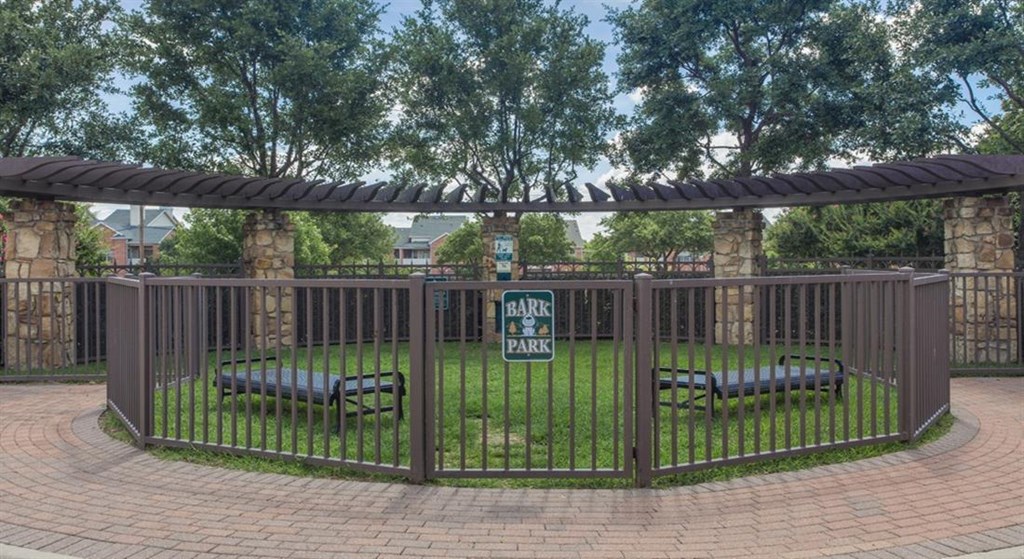 Pet Park at Estancia Townhomes, Dallas, TX