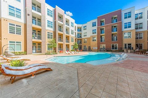 swimming pool at Aspire at 610 apartments