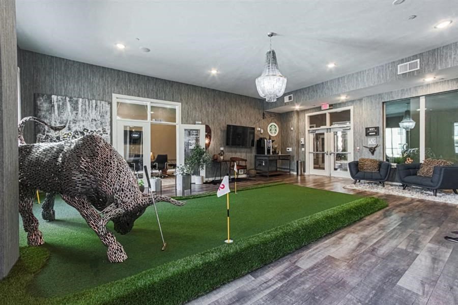 indoor putting green at Aspire at 610 apartments