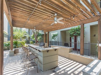 Outdoor Grills at The Plaza Museum District, Houston, 77004 - Photo Gallery 19