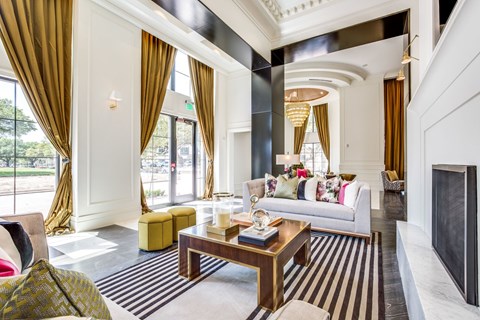 social lounge at The Ivy apartments