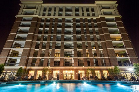 swimming pool at The Ivy apartments
