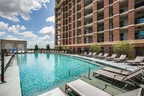 swimming pool at The Ivy apartments