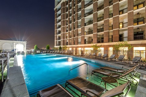 swimming pool at The Ivy apartments