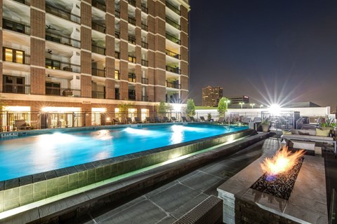 swimming pool at The Ivy apartmetns