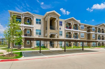 Building exterior with parking at Park 3Eighty, Texas - Photo Gallery 48
