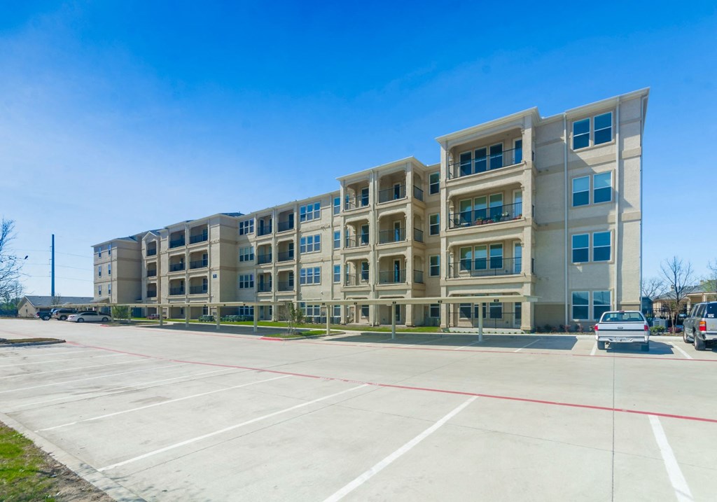 Exterior view parking lot at Retreat at Wylie, Wylie, TX