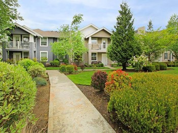 Courtyard Courtyard at Echo Ridge Apartments, WA - Photo Gallery 2