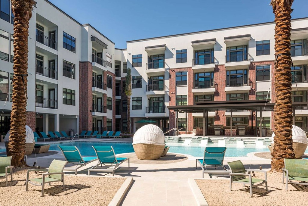 swimming pool at Tinsley on the Park apartments